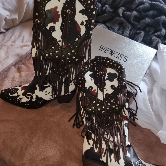 WetKiss Cowboy - Picture 4 of 6